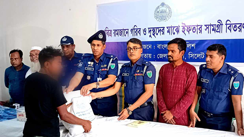 ইফতার সামগ্রী বিতরণ